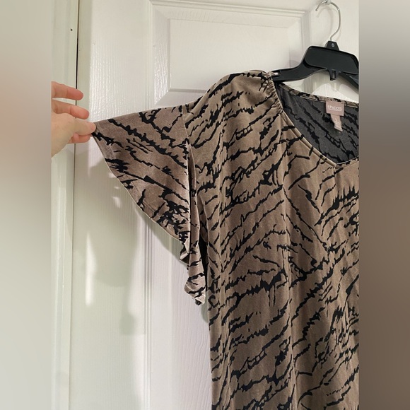 Chicos Velvet Burnout Tiger Print Flutter Sleeve V-Neck Blouse Sz 1 M Whimsigoth - Picture 2 of 6